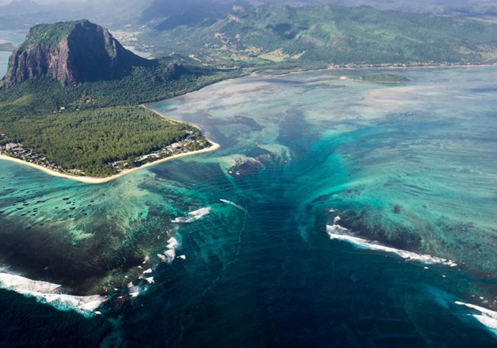 Wasserfall im Meer, Mauritius