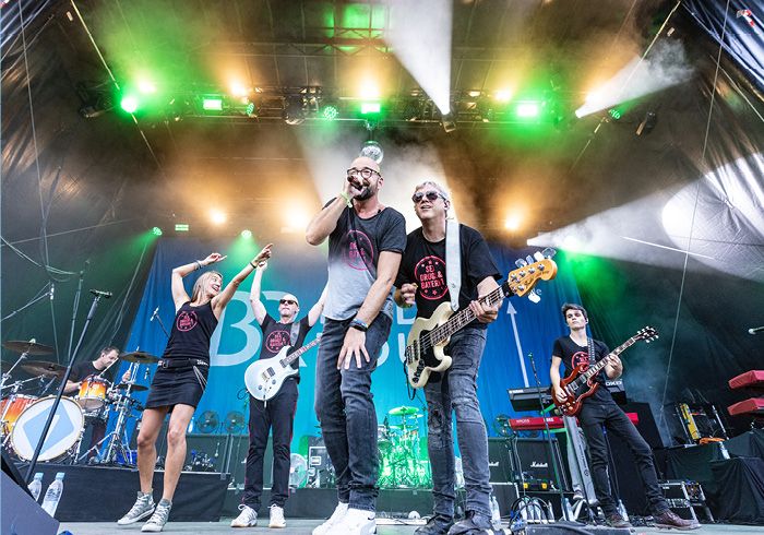 Restaurant Angebot, Frühlingssalat mit gebackenem Knusperhähnchen