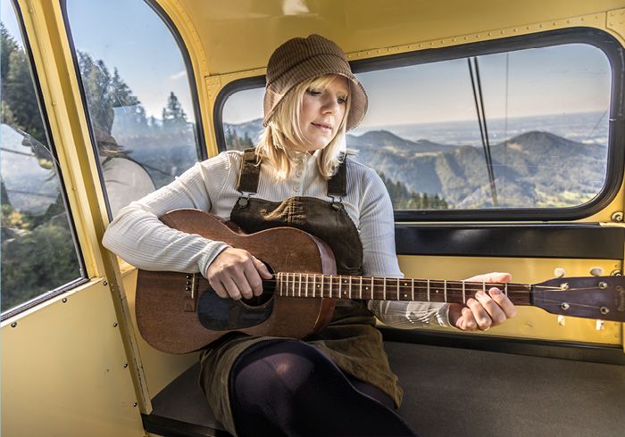 Restaurant Angebot, Frühlingssalat mit gebackenem Knusperhähnchen
