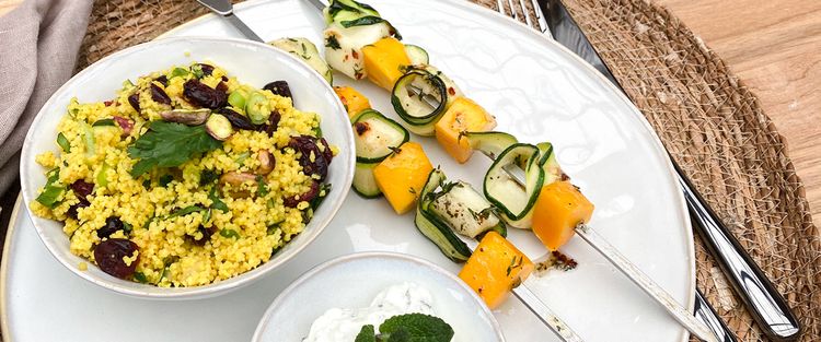 Mango-Halloumi-Spieße mit Couscous-Salat