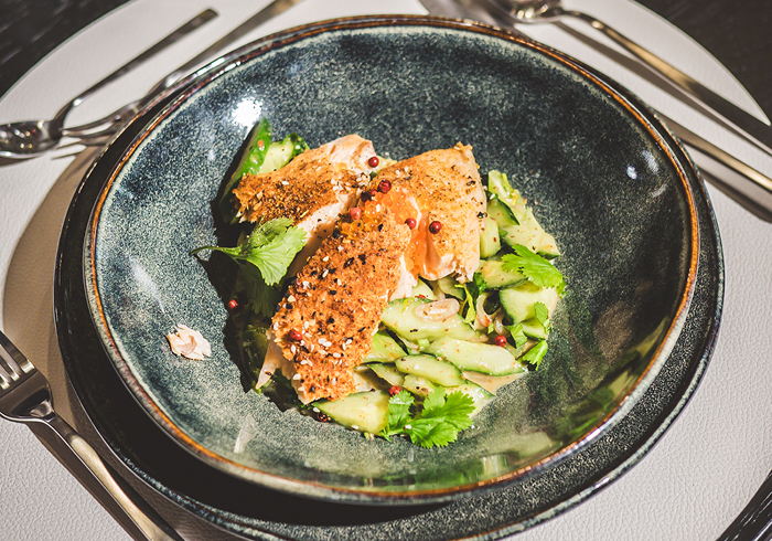Ofenlachs mit asiatischem Gurkensalat